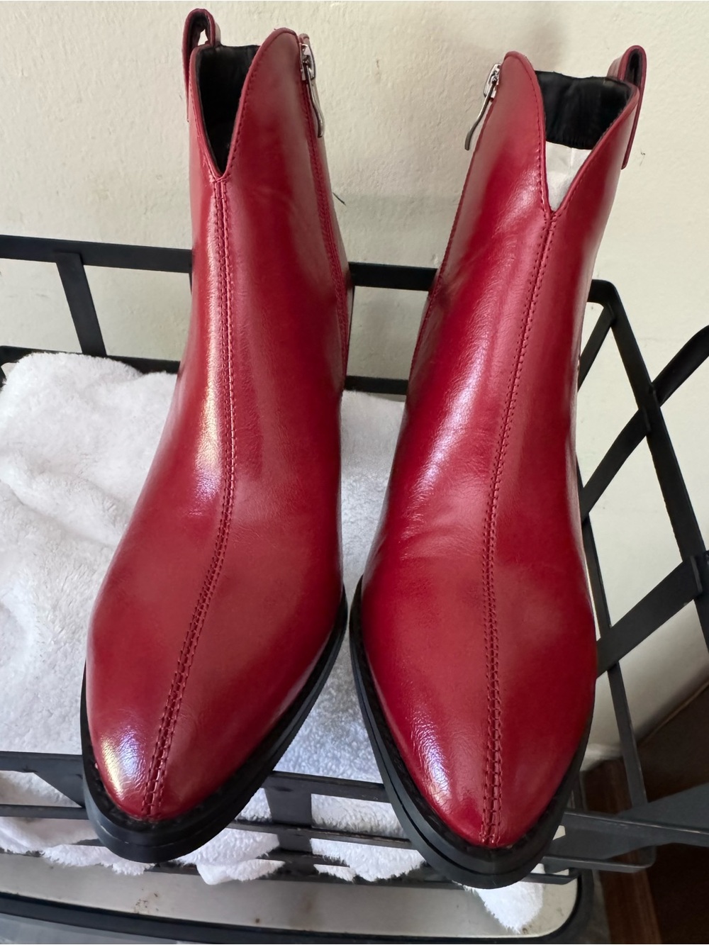 Torgeis Daralyn Women's Red Ankle Booties 6.5 Block Heel New